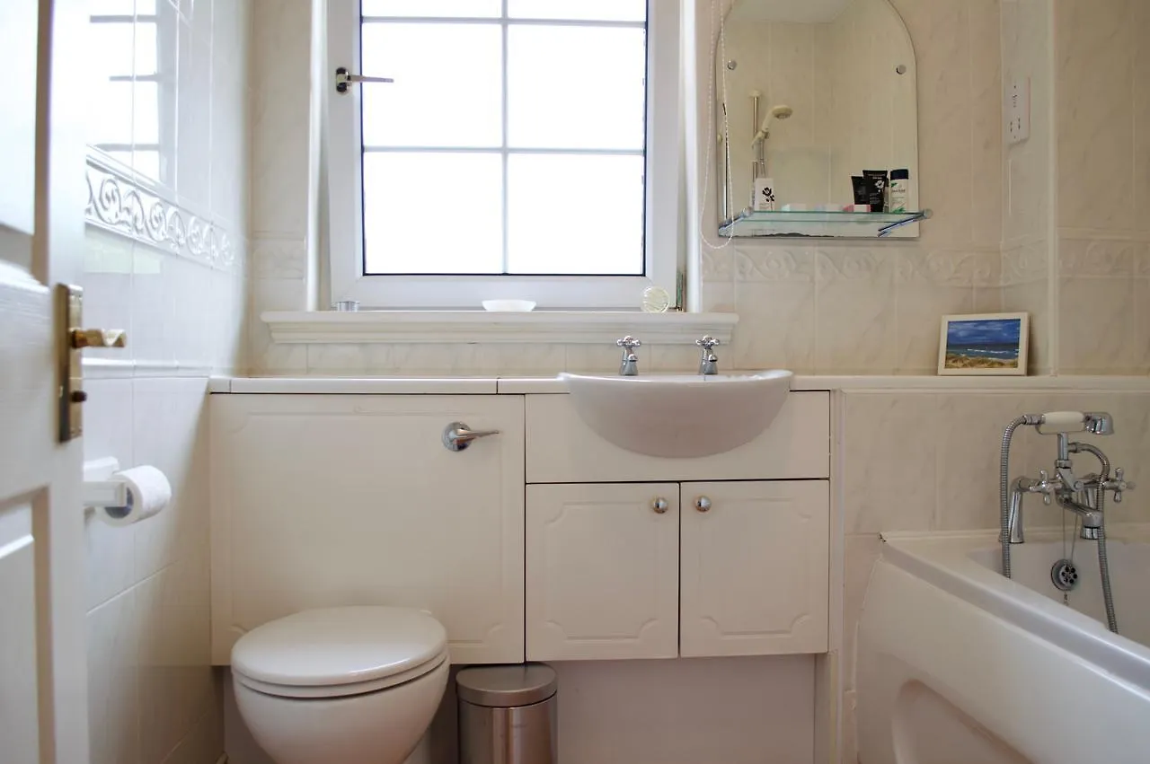 Bright 1 Bedroom Apartment In Edinburgh
