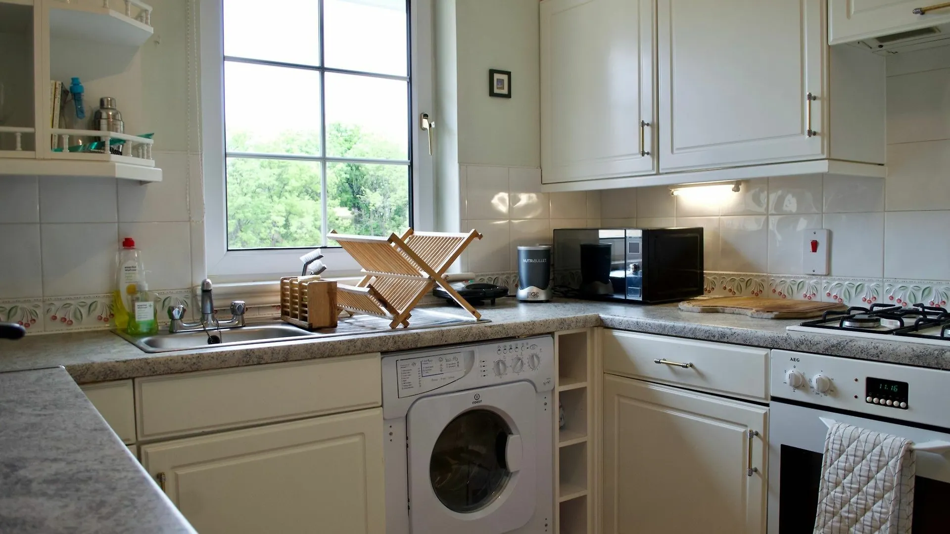Bright 1 Bedroom Apartment In Edinburgh 0*,