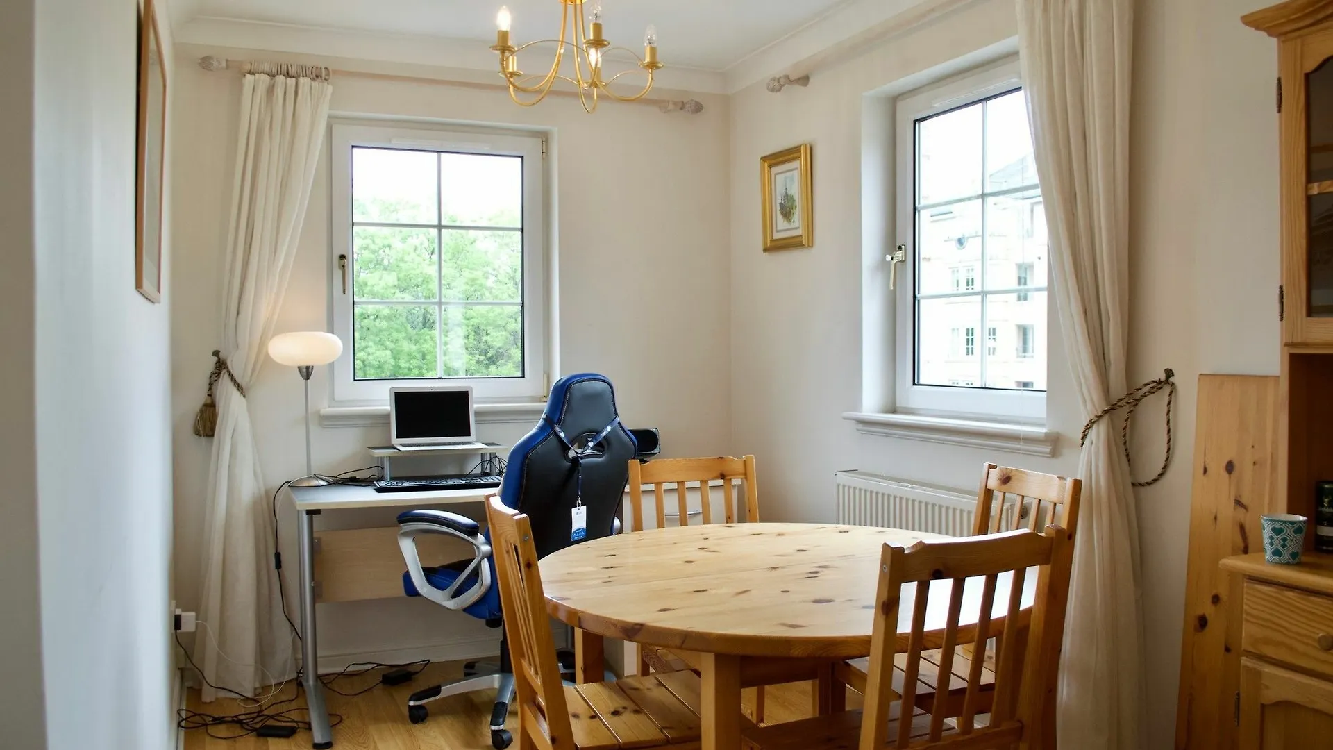 Bright 1 Bedroom Apartment In Edinburgh